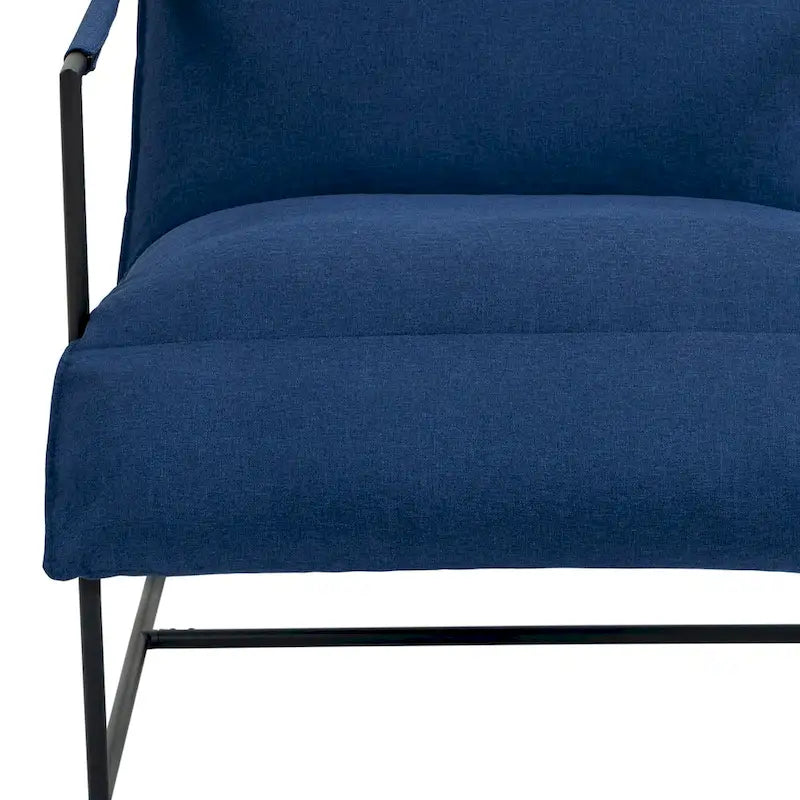 Fauteuil d'appoint en tissu, avec structure en métal et assise suspendue.