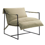 Fauteuil d'appoint en tissu, avec structure en métal et assise suspendue.