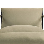 Fauteuil d'appoint en tissu, avec structure en métal et assise suspendue.