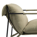 Fauteuil d'appoint en tissu, avec structure en métal et assise suspendue.