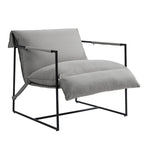 Fauteuil d'appoint en tissu, avec structure en métal et assise suspendue.