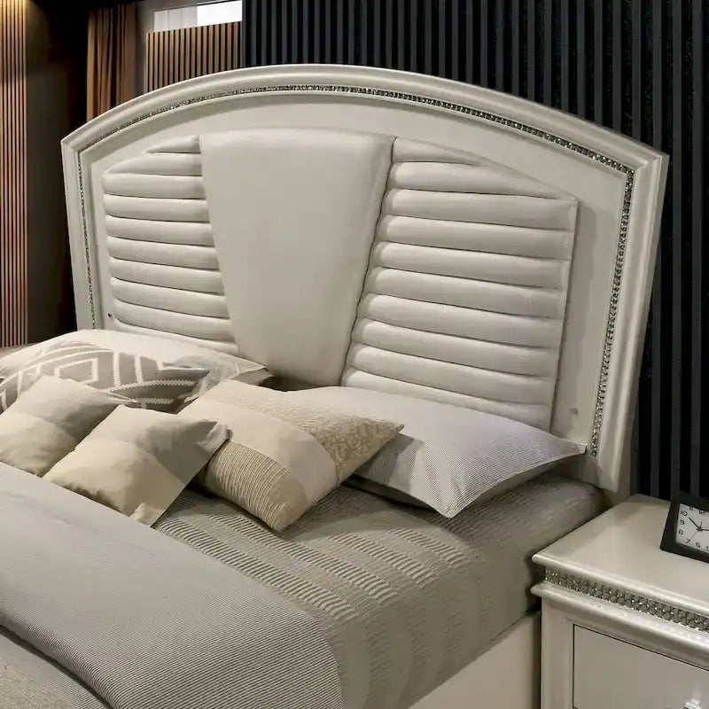 Lit plateforme 3 pièces en bois massif Glam White avec table de chevet et commode avec LED