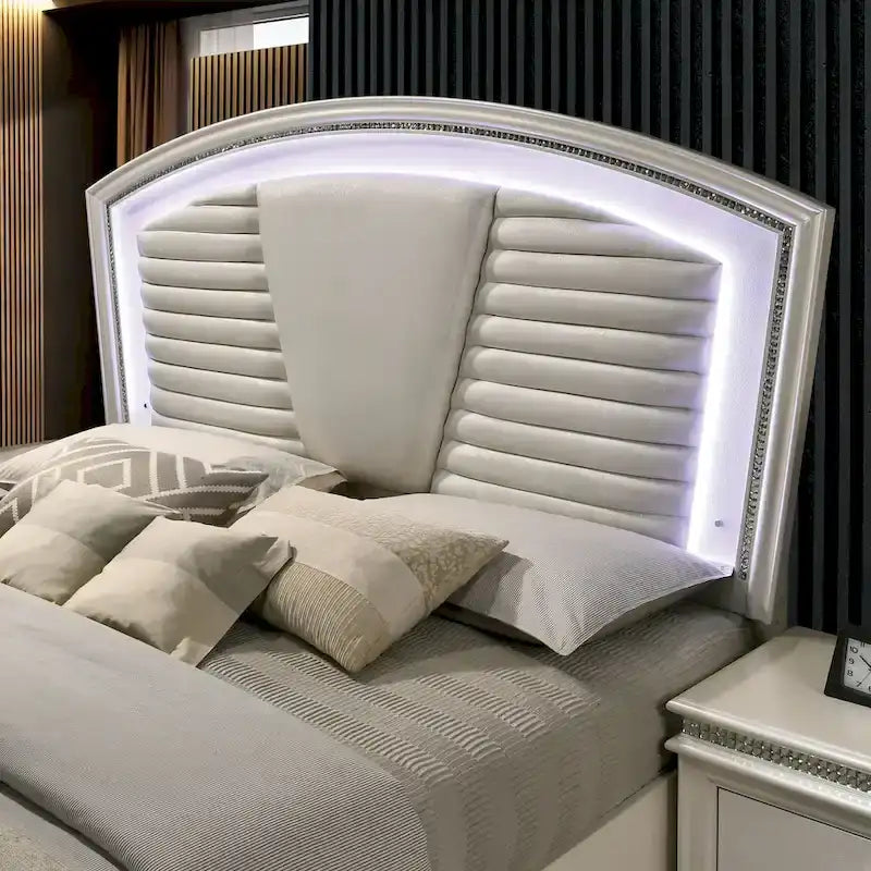 Lit plateforme 3 pièces en bois massif Glam White avec table de chevet et commode avec LED