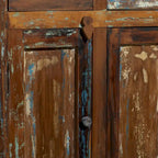 Armoire artisanale en bois brun