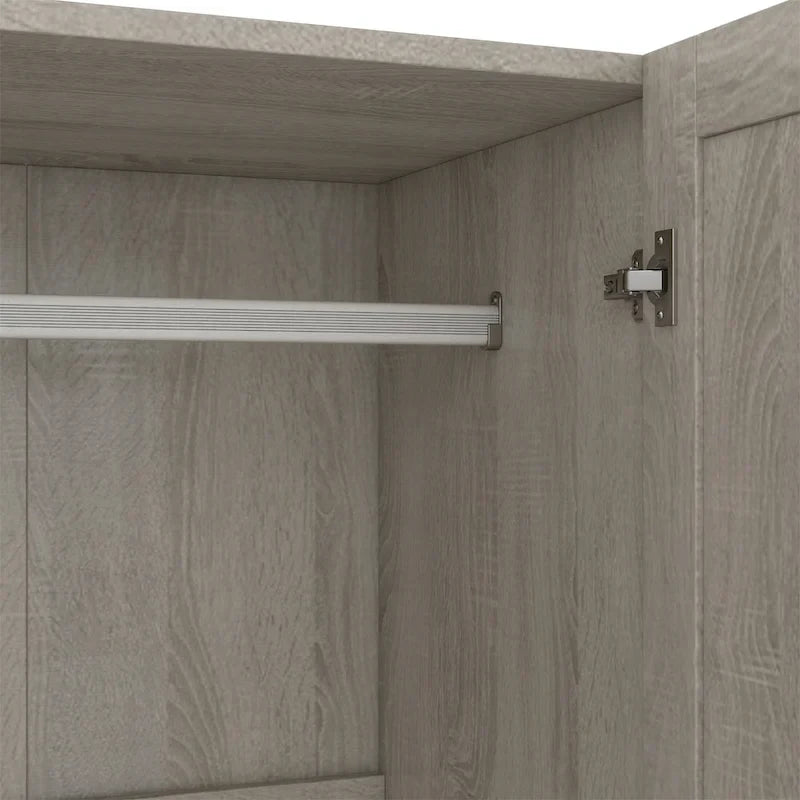 Armoire à 3 portes persiennes avec étagères